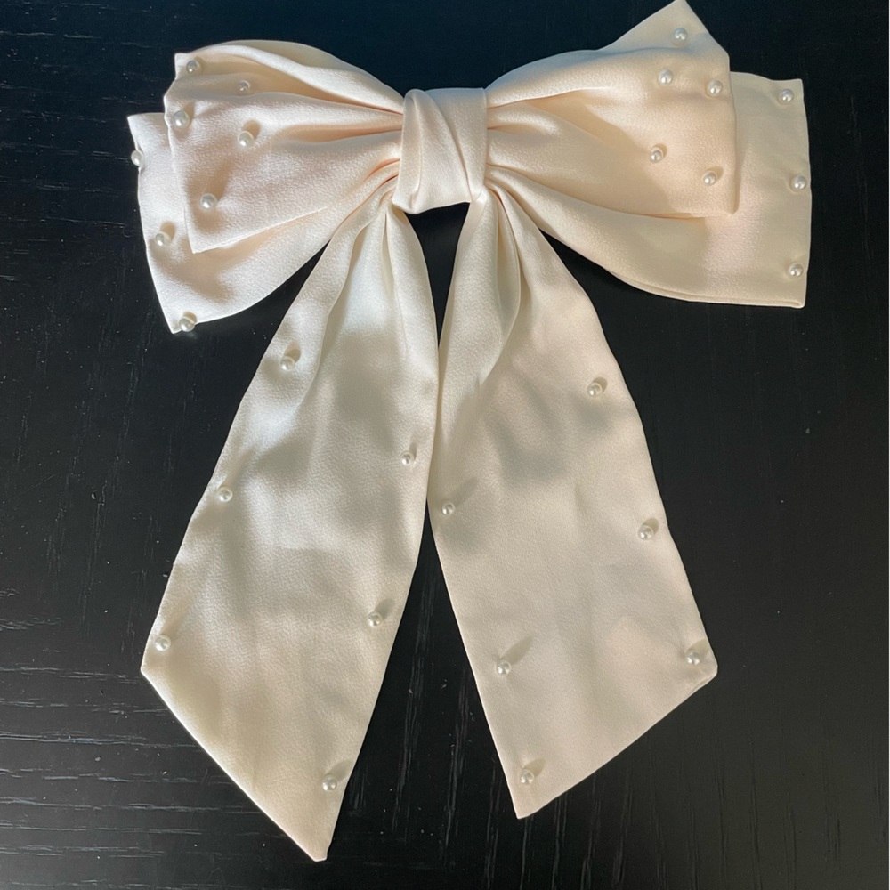 Francesca's Collections Cream Hair Bow Accessory